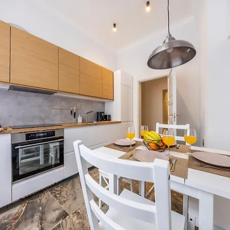 Old Town 74m2 Newly Renovated Lux Furnished Apartamento *