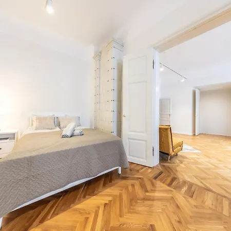 Old Town 74m2 Newly Renovated Lux Furnished Apartamento *