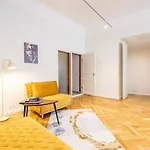 아파트 Old Town 74m2 Newly Renovated Lux Furnished