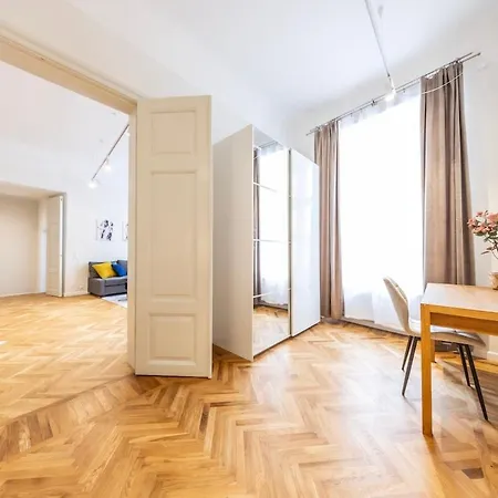 Old Town 74m2 Newly Renovated Lux Furnished 탈린