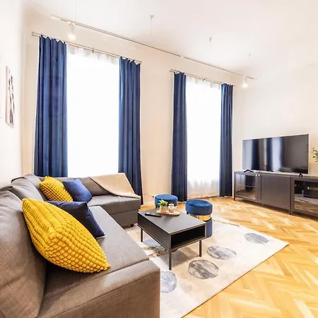 Old Town 74m2 Newly Renovated Lux Furnished Apartament